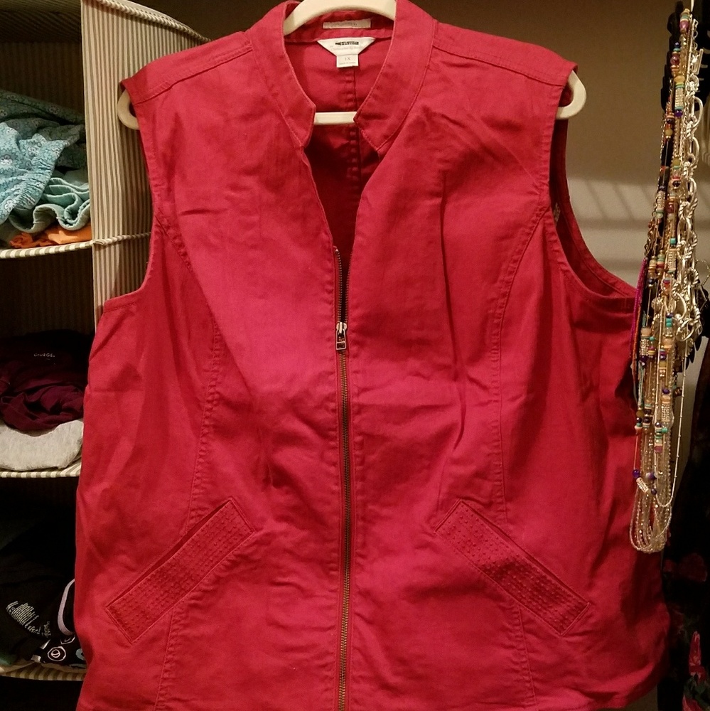 Adorable pink zip up jean vest with pockets!
